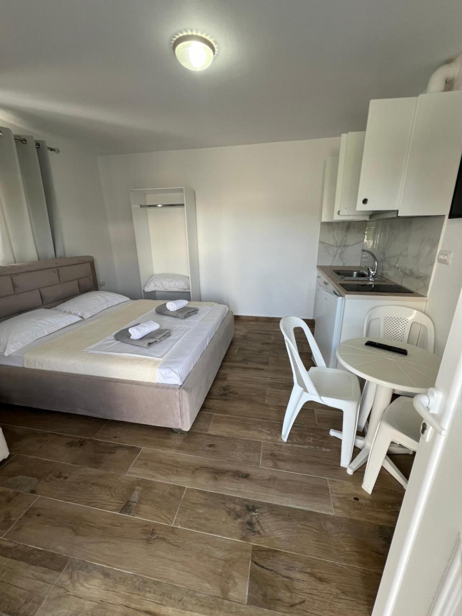 House Pollo Hotell Ksamil Eksteriør bilde
